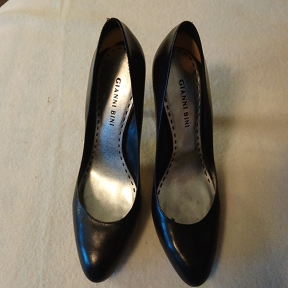 Gianni Bini Shoes - Gianni Bini Black Leather Pumps
